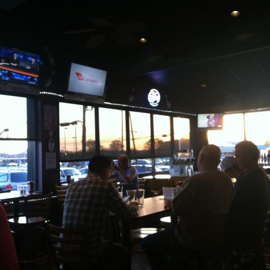 Photo taken at Steppy&#39;s Sports Bar &amp; Grill by Chuck C. on 4/13/2012