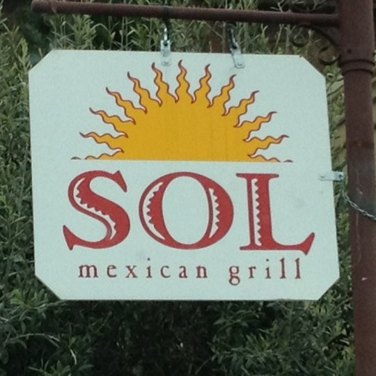 รูปภาพถ่ายที่ Sol Mexican Grill โดย Michael S. เมื่อ 3/29/2012