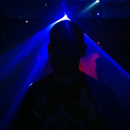 7/8/2012 tarihinde Major J.ziyaretçi tarafından AXIS Nightclub'de çekilen fotoğraf