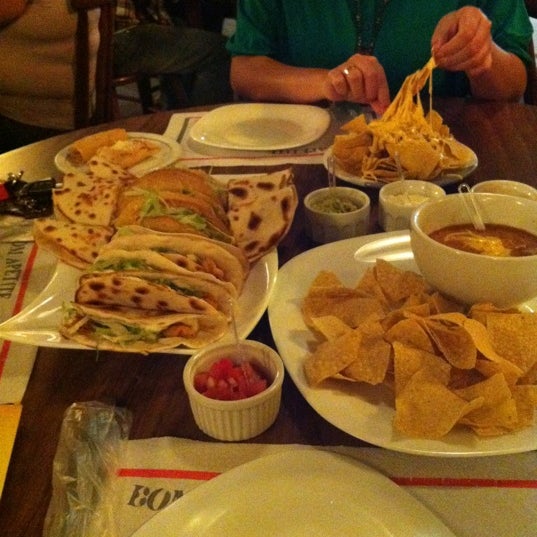 รูปภาพถ่ายที่ Guadalajara Mexican Food โดย Rafael P. เมื่อ 8/26/2012