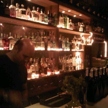 Foto tirada no(a) Ultramarinos Hendrick&#39;s Bar por Quehay2night.com C. em 7/30/2012