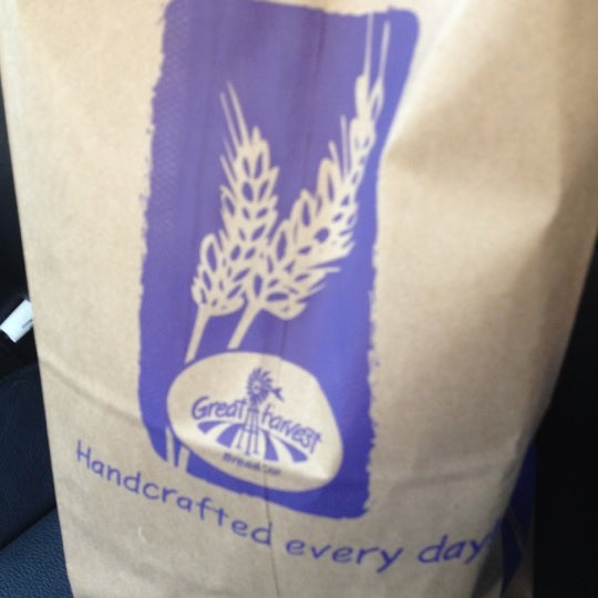 รูปภาพถ่ายที่ Great Harvest Bread Co โดย D J. เมื่อ 2/7/2012