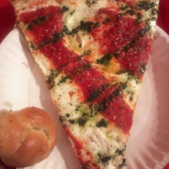 4/20/2012에 Jenelle G.님이 Panino&#39;s Pizza &amp; Grill에서 찍은 사진