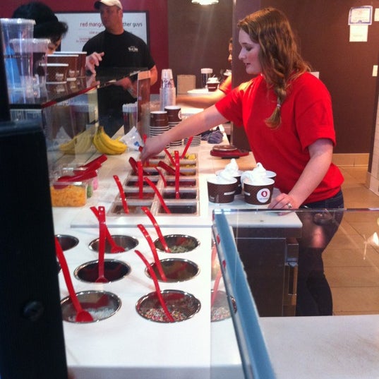 Red Mango Frozen Yogurt Shop in Naperville