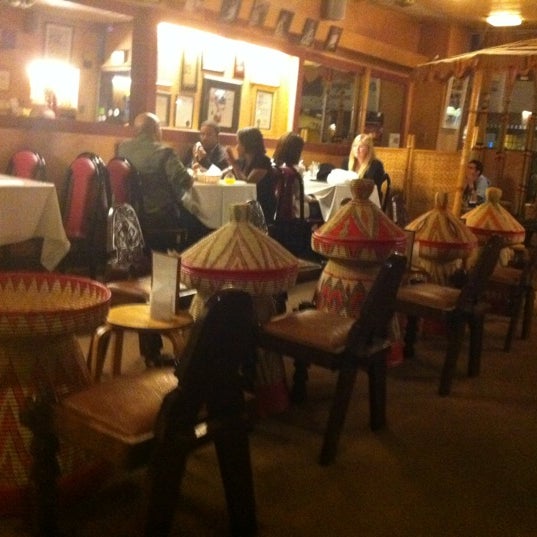 2/25/2012 tarihinde the B.B of ĐèŁêŦę®îǿև​ֆ H.ziyaretçi tarafından Messob Ethiopian Restaurant'de çekilen fotoğraf