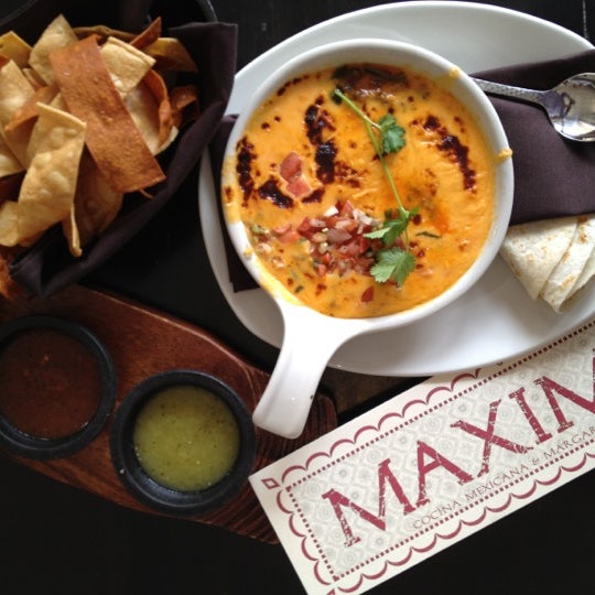 Снимок сделан в Maximo Cocina Mexicana &amp; Margarita Lounge пользователем Nick M. 3/13/2012
