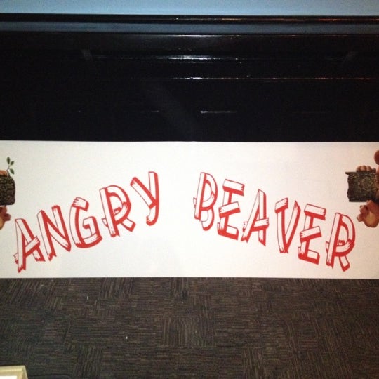 รูปภาพถ่ายที่ The Angry Beaver โดย Amie S. เมื่อ 4/15/2012