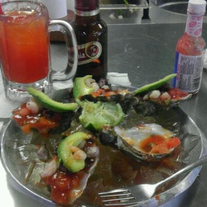 รูปภาพถ่ายที่ Mambo Seafood โดย Freddy P. เมื่อ 3/31/2012