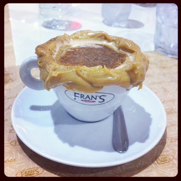 Foto tirada no(a) Fran&#39;s Café por Márcio Duarte S. em 3/10/2012