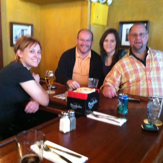 Foto scattata a Mumbles Restaurant da Carrie F. il 3/24/2012