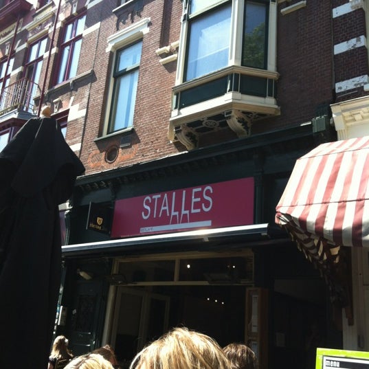 รูปภาพถ่ายที่ Café Stalles โดย Kees V. เมื่อ 7/7/2012