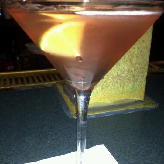 Foto diambil di fiVe Martini Bar oleh Jenny R. pada 2/9/2012