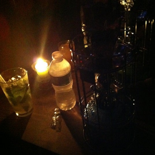 3/4/2012 tarihinde Jessica A.ziyaretçi tarafından Zamaan Hookah Bar and Lounge'de çekilen fotoğraf