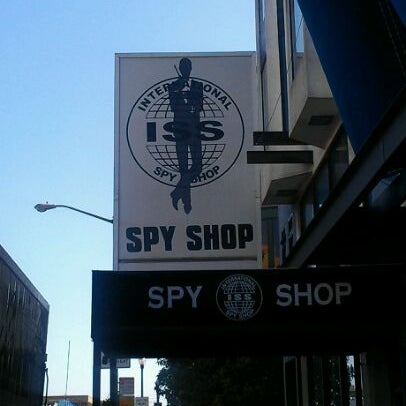 รูปภาพถ่ายที่ International Spy Shop โดย Craig F. เมื่อ 2/17/2012