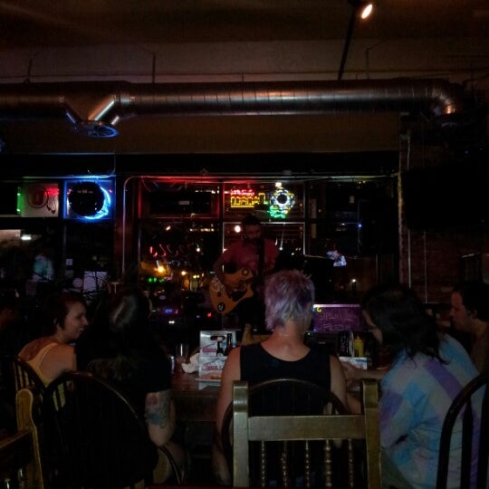 Foto tomada en Poplar Street Pub  por Ashley S. el 8/9/2012