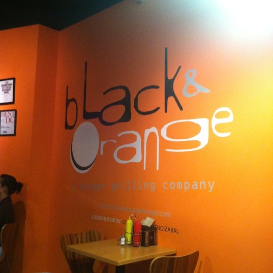 Foto tirada no(a) Black &amp; Orange por Jayson K. em 5/31/2012