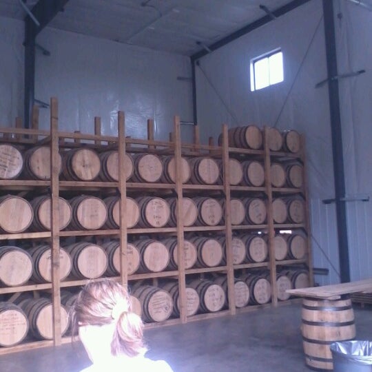8/26/2012에 Ray C.님이 45th Parallel Distillery에서 찍은 사진