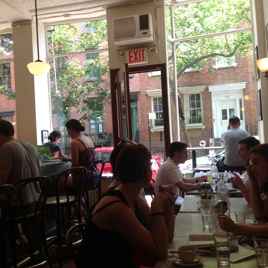 5/27/2012 tarihinde Benoit S.ziyaretçi tarafından Cafe Minerva'de çekilen fotoğraf