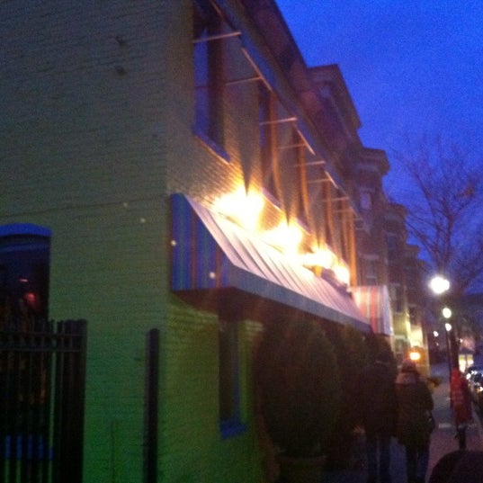 Foto scattata a Delta&#39;s Restaurant da The Mrs il 3/25/2012