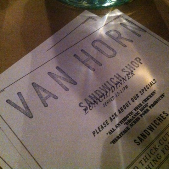 Foto tomada en Van Horn Restaurant  por Jesse D. el 3/16/2012