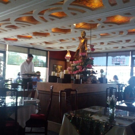 7/12/2012 tarihinde Doug V.ziyaretçi tarafından SATAY Restaurant'de çekilen fotoğraf