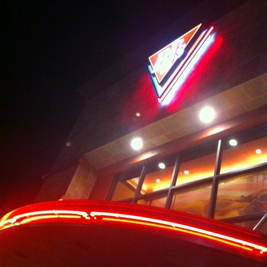 Foto tomada en BJ&#39;s Restaurant &amp; Brewhouse  por Ron D. el 4/25/2012