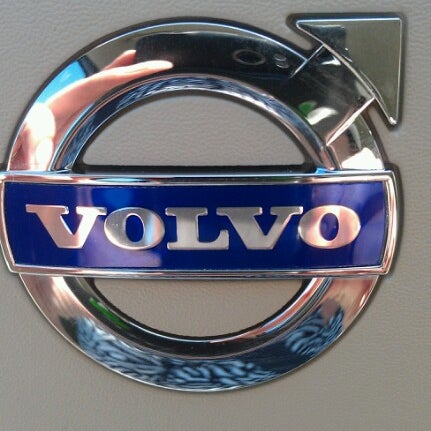 Foto scattata a Volvo of Charleston da Kelly G. il 6/25/2012