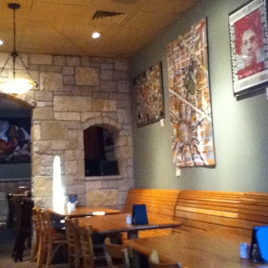 รูปภาพถ่ายที่ Brick Oven Restaurant โดย Jose F. M. เมื่อ 9/2/2012