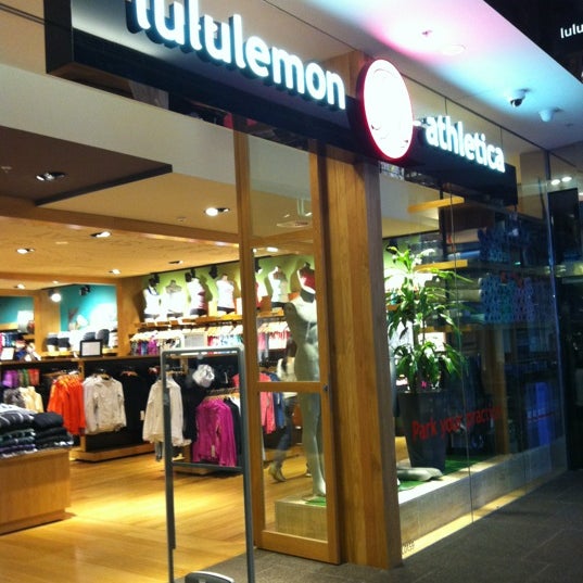 nearest lululemon store near me
