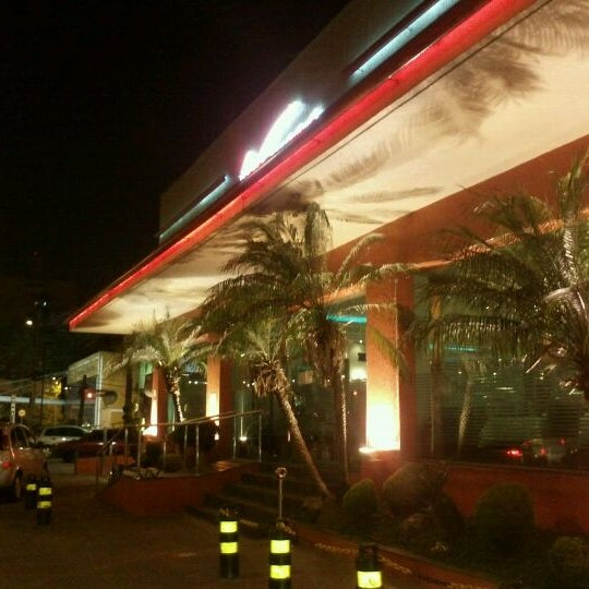 รูปภาพถ่ายที่ Vivano Steakhouse โดย Rodrigo C. เมื่อ 3/9/2012