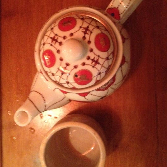 4/8/2012 tarihinde Christopher S.ziyaretçi tarafından Seven Cups Fine Chinese Teas'de çekilen fotoğraf