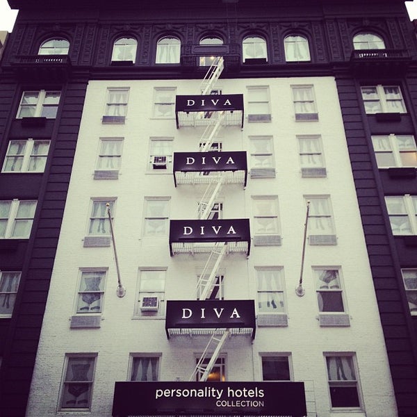 รูปภาพถ่ายที่ Hotel Diva โดย Nathan H. เมื่อ 3/21/2012
