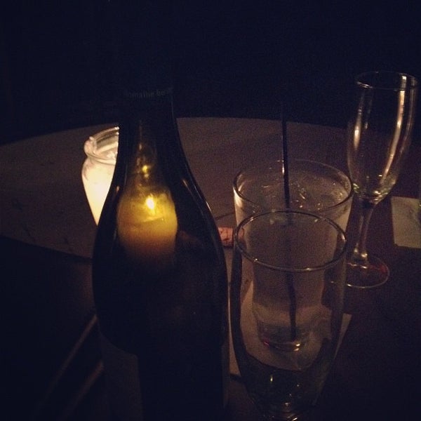 Foto tirada no(a) Beviamo Wine Bar por Danielle S. em 5/18/2012
