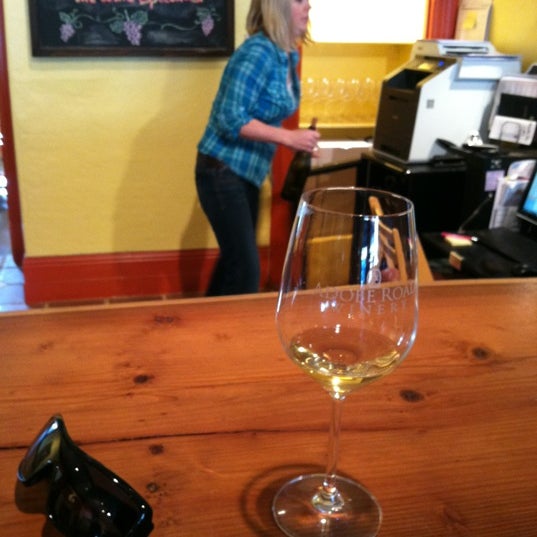3/29/2012 tarihinde Raquel L.ziyaretçi tarafından Adobe Road Winery'de çekilen fotoğraf