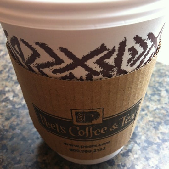 รูปภาพถ่ายที่ Peet&#39;s Coffee &amp; Tea โดย Bowwe Y. เมื่อ 4/25/2012