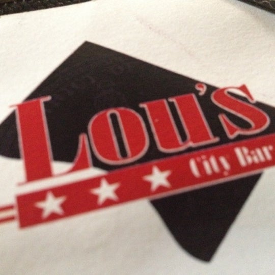 รูปภาพถ่ายที่ Lou&#39;s City Bar โดย Gautam C. เมื่อ 8/26/2012