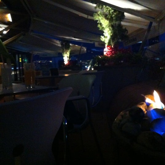 รูปภาพถ่ายที่ Delaire Sky lounge โดย Esteban V. เมื่อ 8/18/2012