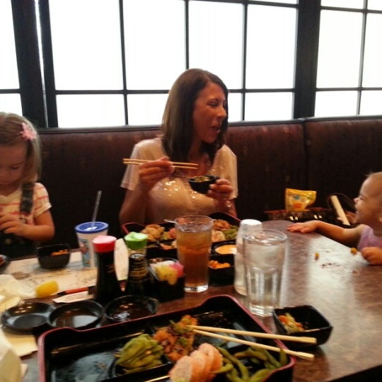 Foto tomada en Shogun Japanese Restaurant &amp; Sushi Bar  por Brad V. el 7/14/2012