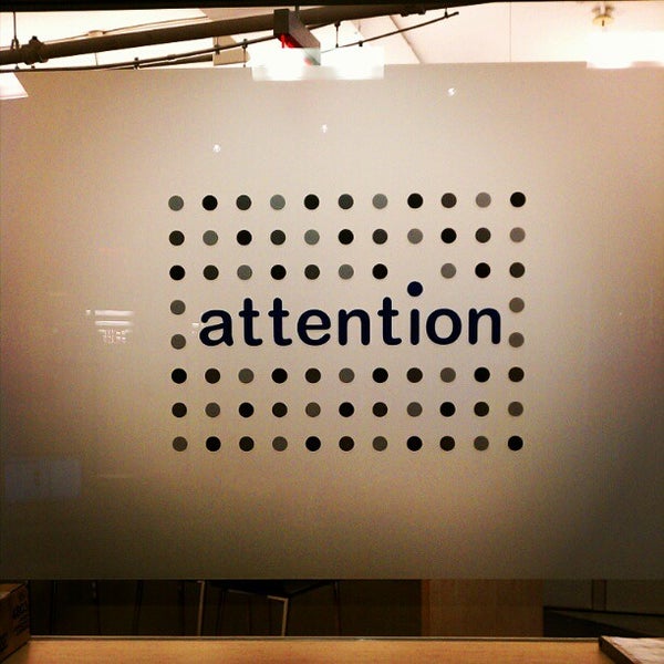 รูปภาพถ่ายที่ ATTENTION Global HQ โดย Taylor เมื่อ 4/6/2012