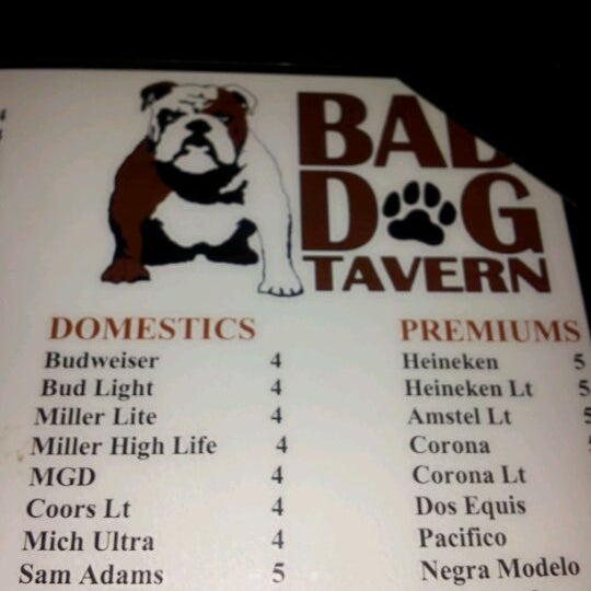 6/10/2012 tarihinde Diziyaretçi tarafından Bad Dog Tavern &amp; Grill'de çekilen fotoğraf