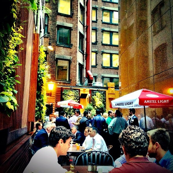 8/23/2012 tarihinde Nick D.ziyaretçi tarafından Battery Park Bar &amp; Lounge'de çekilen fotoğraf
