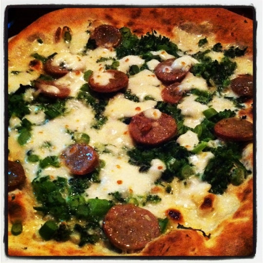 รูปภาพถ่ายที่ Bella Napoli Pizzeria โดย Catherine C. เมื่อ 5/25/2012