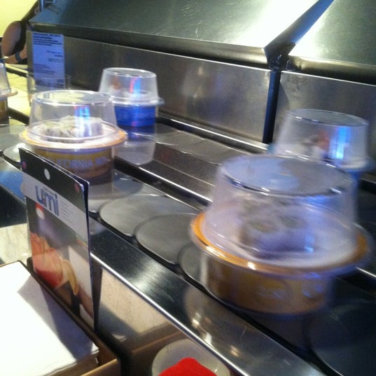 Foto diambil di Umi Sushi + Tapas oleh Stephanie K. pada 6/3/2012