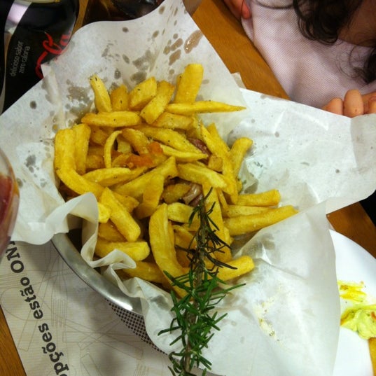 Photo taken at Royal Burger by tati c. on 7/3/2012