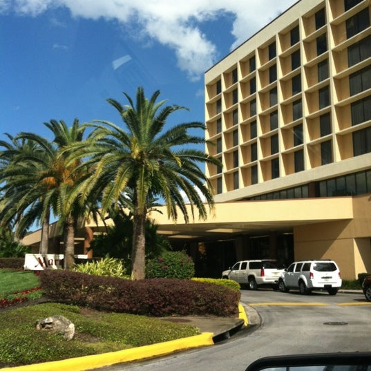 รูปภาพถ่ายที่ Marriott Orlando Airport Lakeside โดย Kristen เมื่อ 3/16/2012