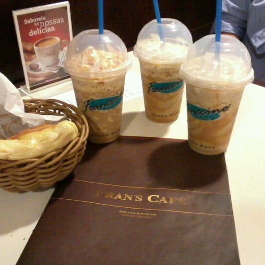 รูปภาพถ่ายที่ Fran&#39;s Café โดย Camila B. เมื่อ 7/21/2012