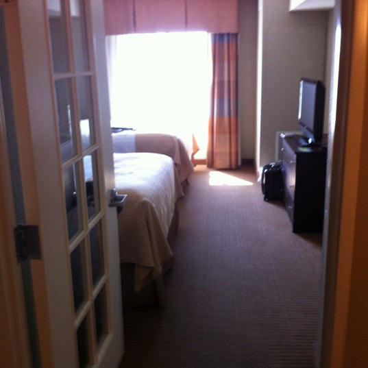 Foto diambil di Holiday Inn &amp; Suites Green Bay Stadium, an IHG Hotel oleh JD pada 4/2/2012