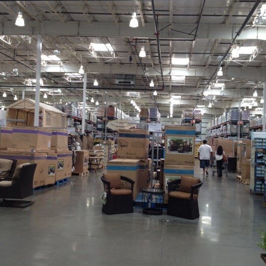 Costco Edison'da İndirimli Depo Mağazası