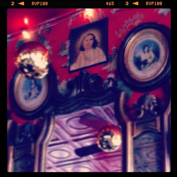 Снимок сделан в Simone Martini Bar &amp; Cafe пользователем Brenda O. 2/4/2012