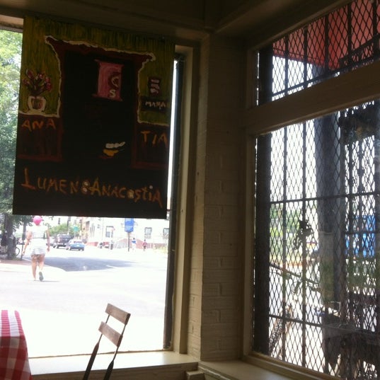 Foto scattata a Mama&#39;s Pizza Kitchen da Eat Shop Live Anacostia !. il 6/11/2012
